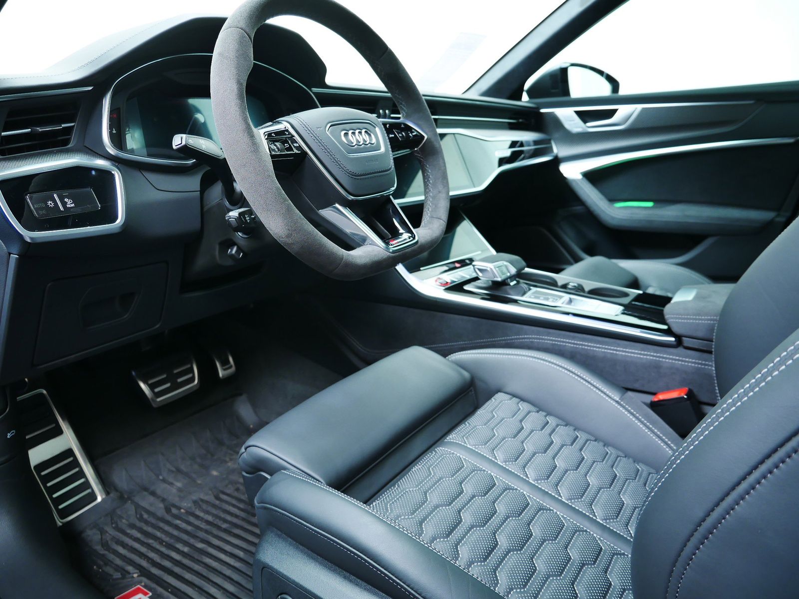 Thumbnail: 2025 Audi RS 6 - 2