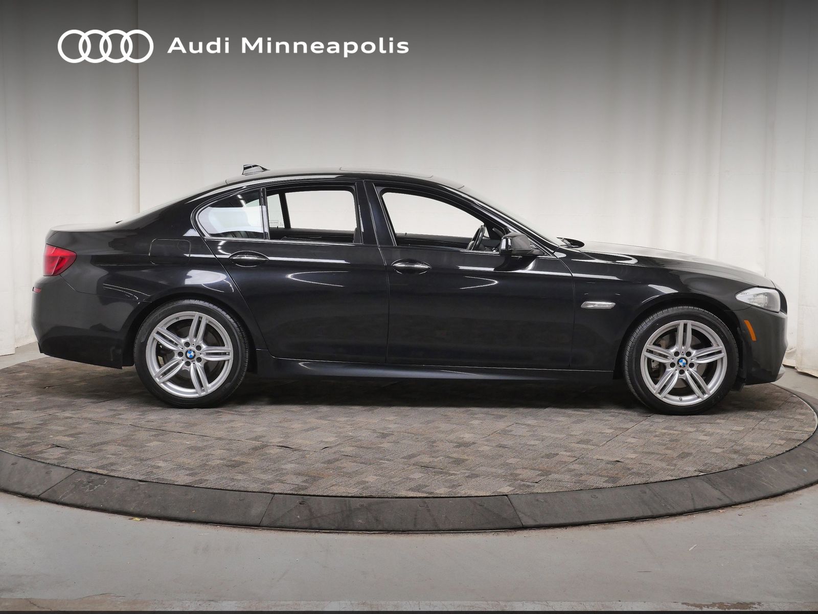 Thumbnail: 2013 BMW 5 Series - 8