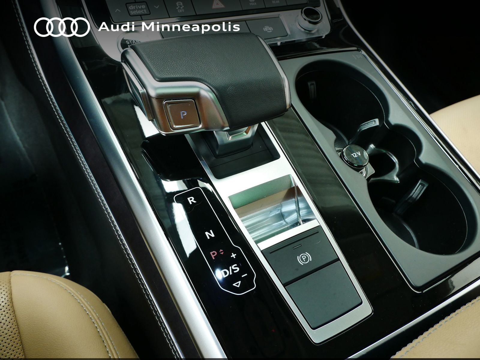 Thumbnail: 2025 Audi Q8 - 24