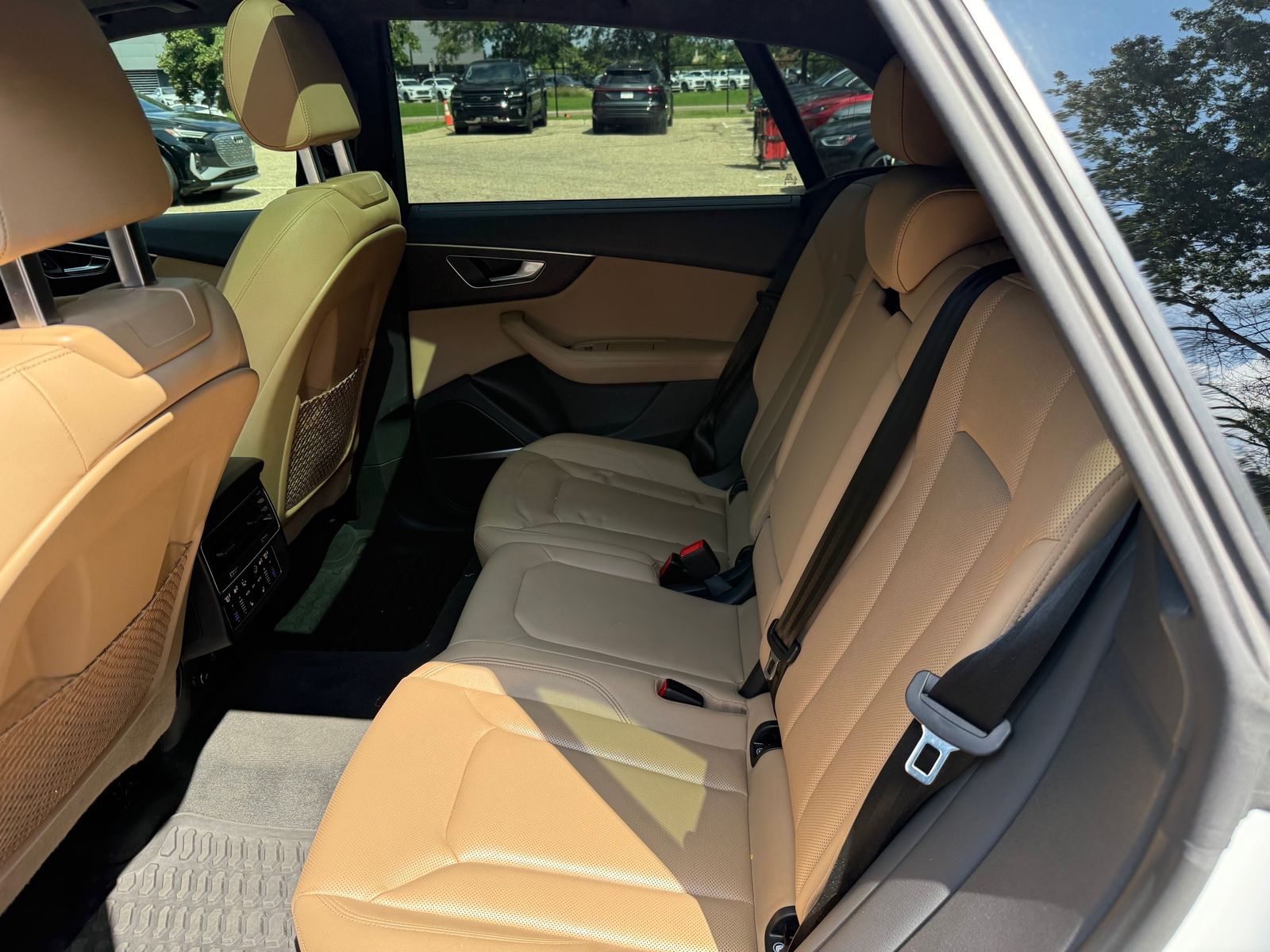 Thumbnail: 2022 Audi Q8 - 6