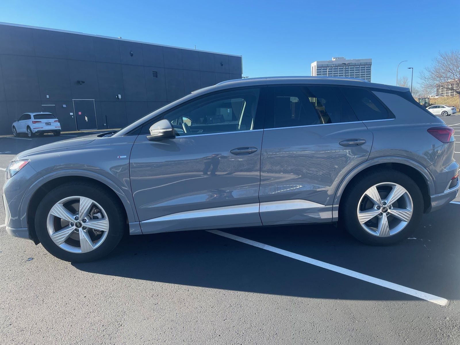 Thumbnail: 2024 Audi Q4 e-tron - 5