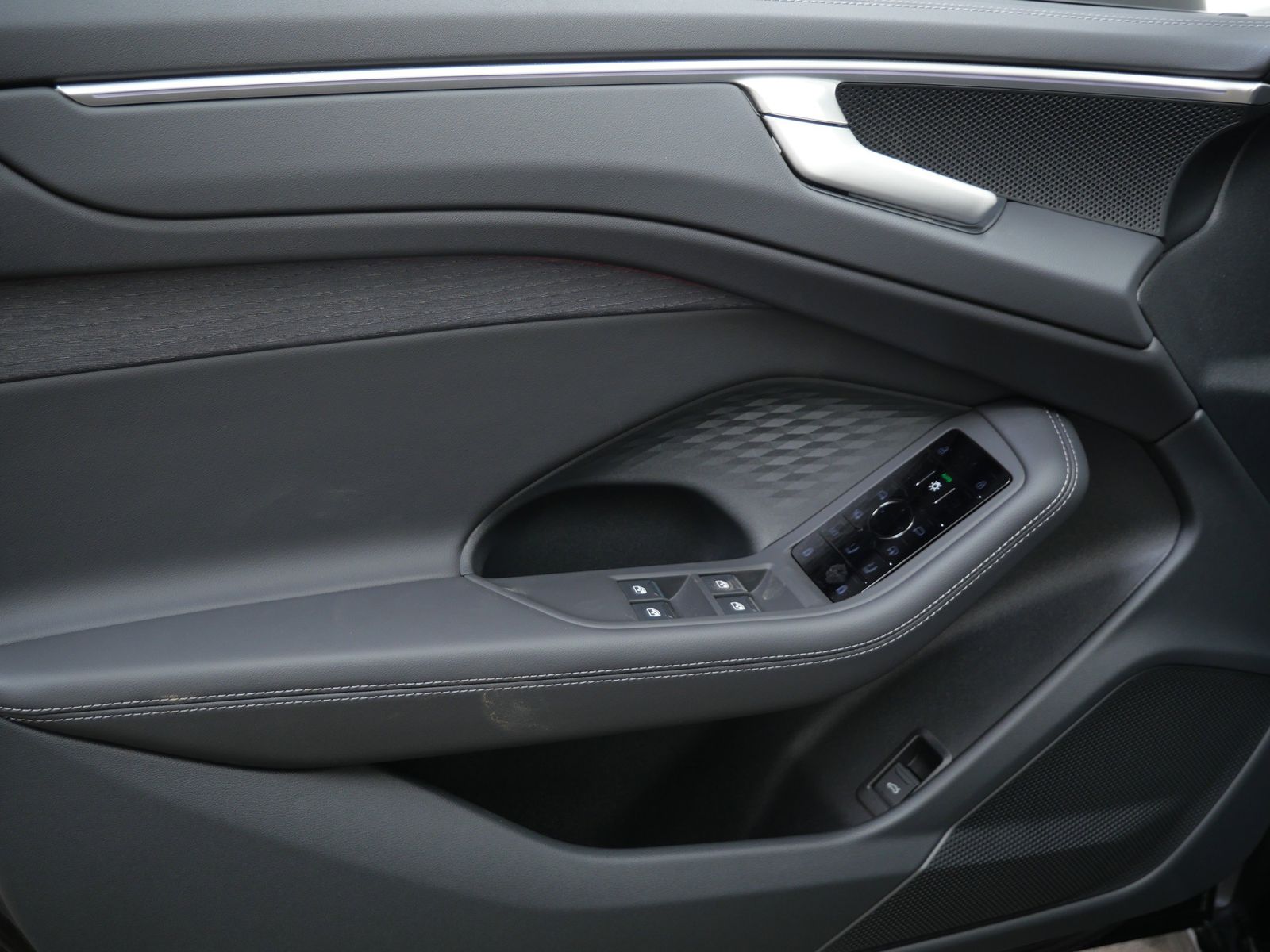 Thumbnail: 2026 Audi A6 - 10