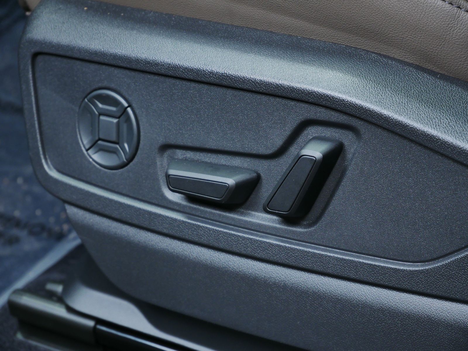 Thumbnail: 2025 Audi Q5 - 11