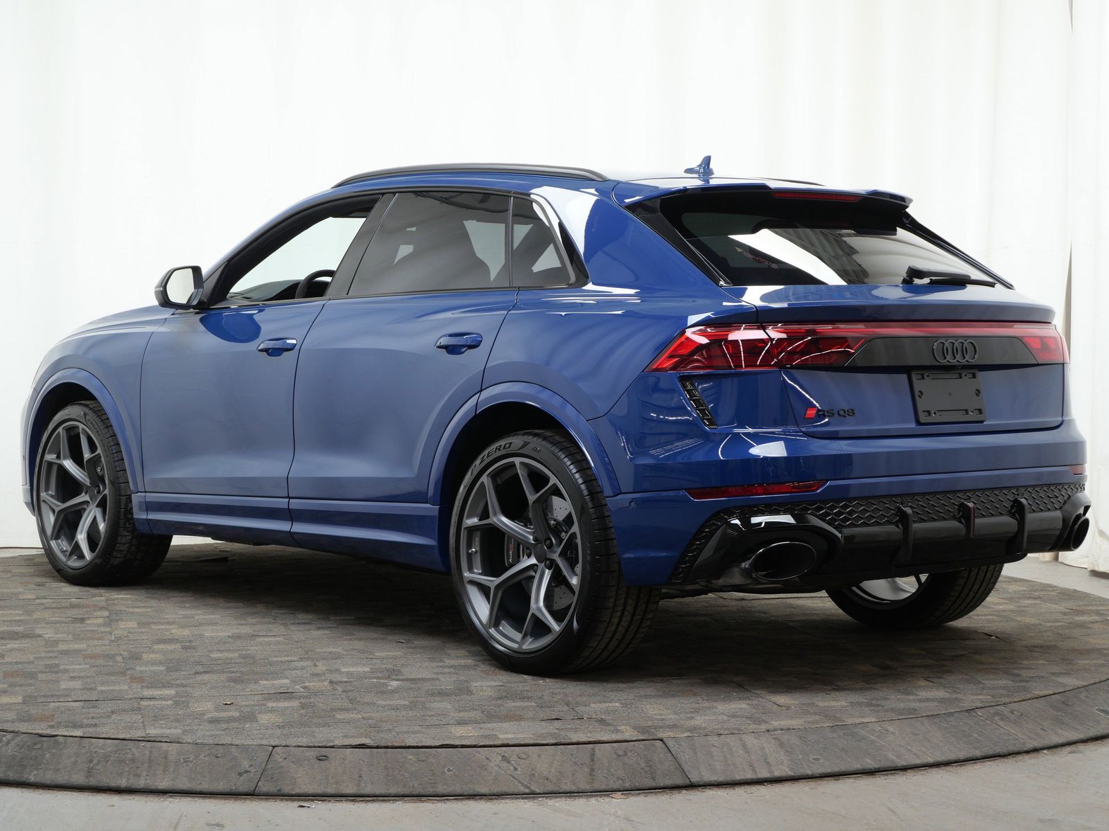 Thumbnail: 2026 Audi RS Q8 - 4