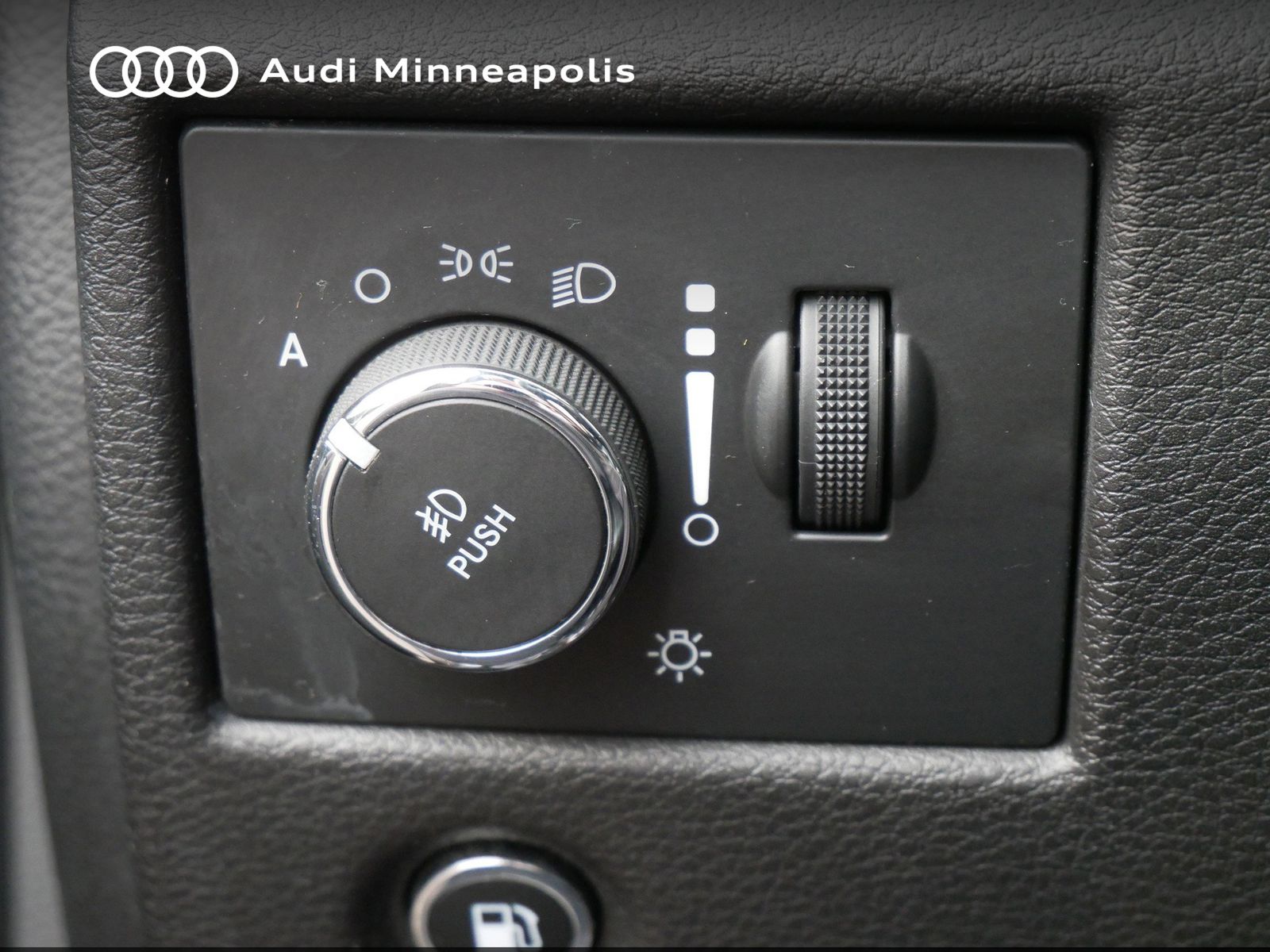 Thumbnail: 2017 Jeep Grand Cherokee - 21