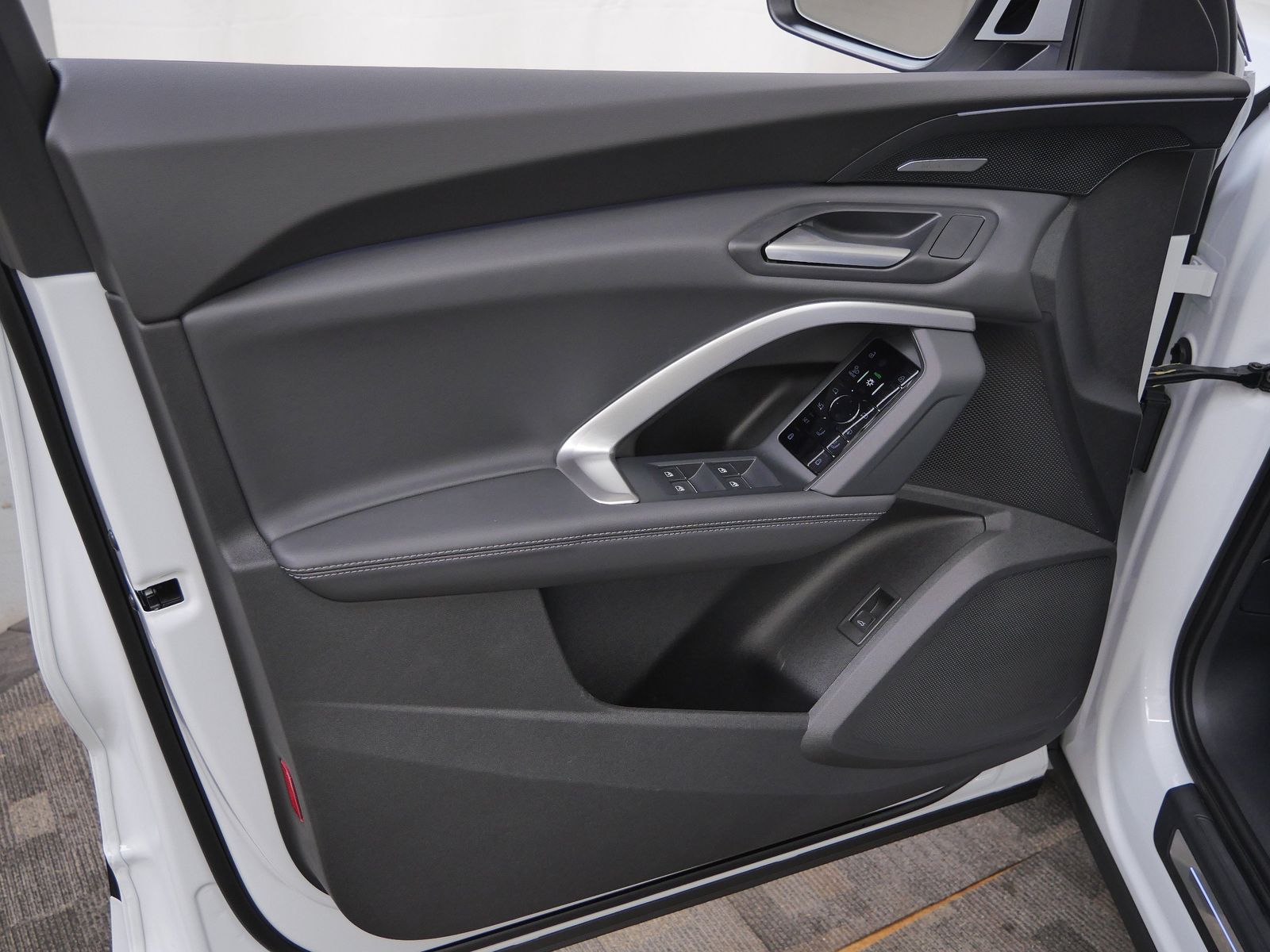 Thumbnail: 2026 Audi Q5 - 10