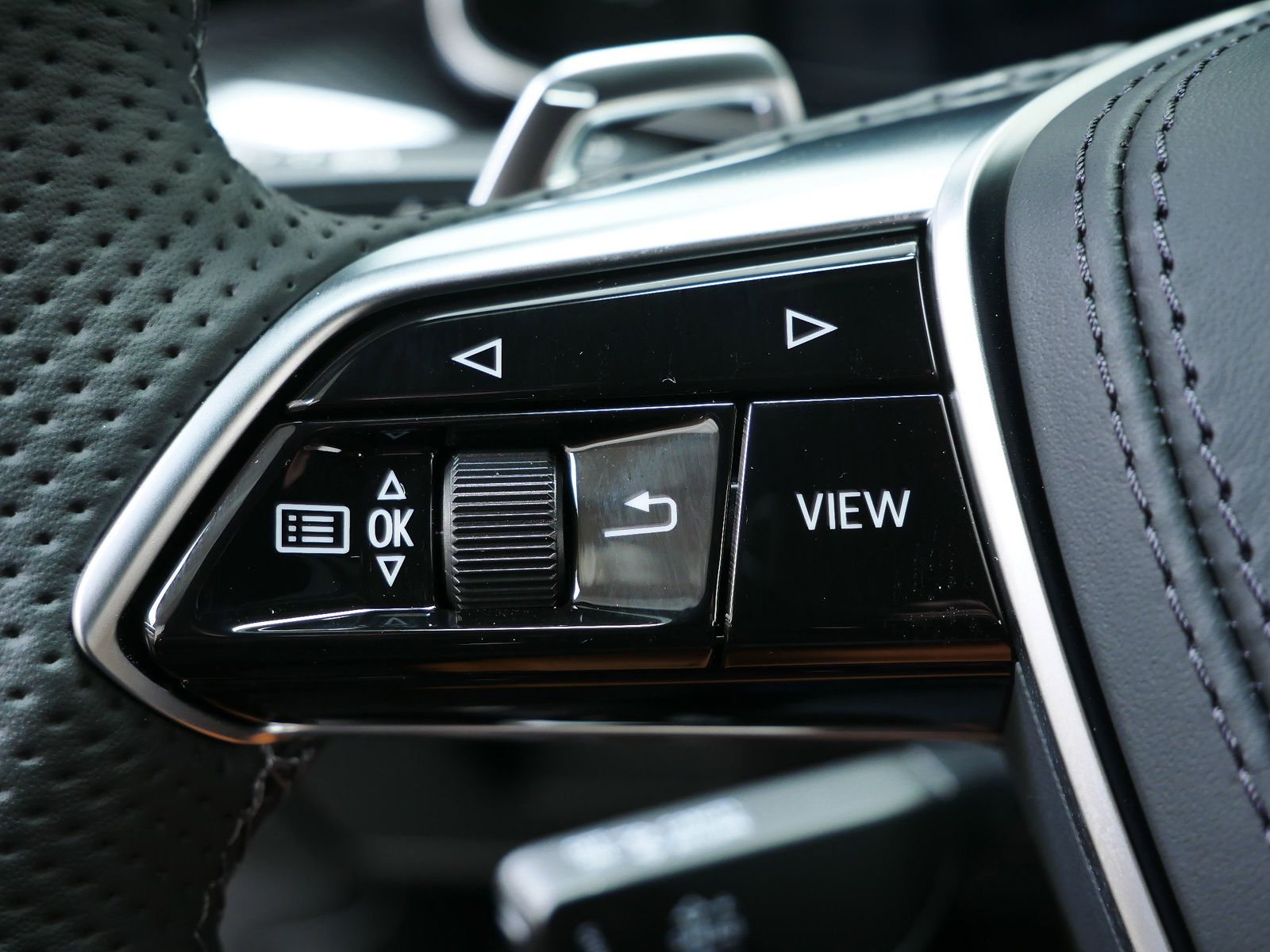 Thumbnail: 2026 Audi RS 6 - 18