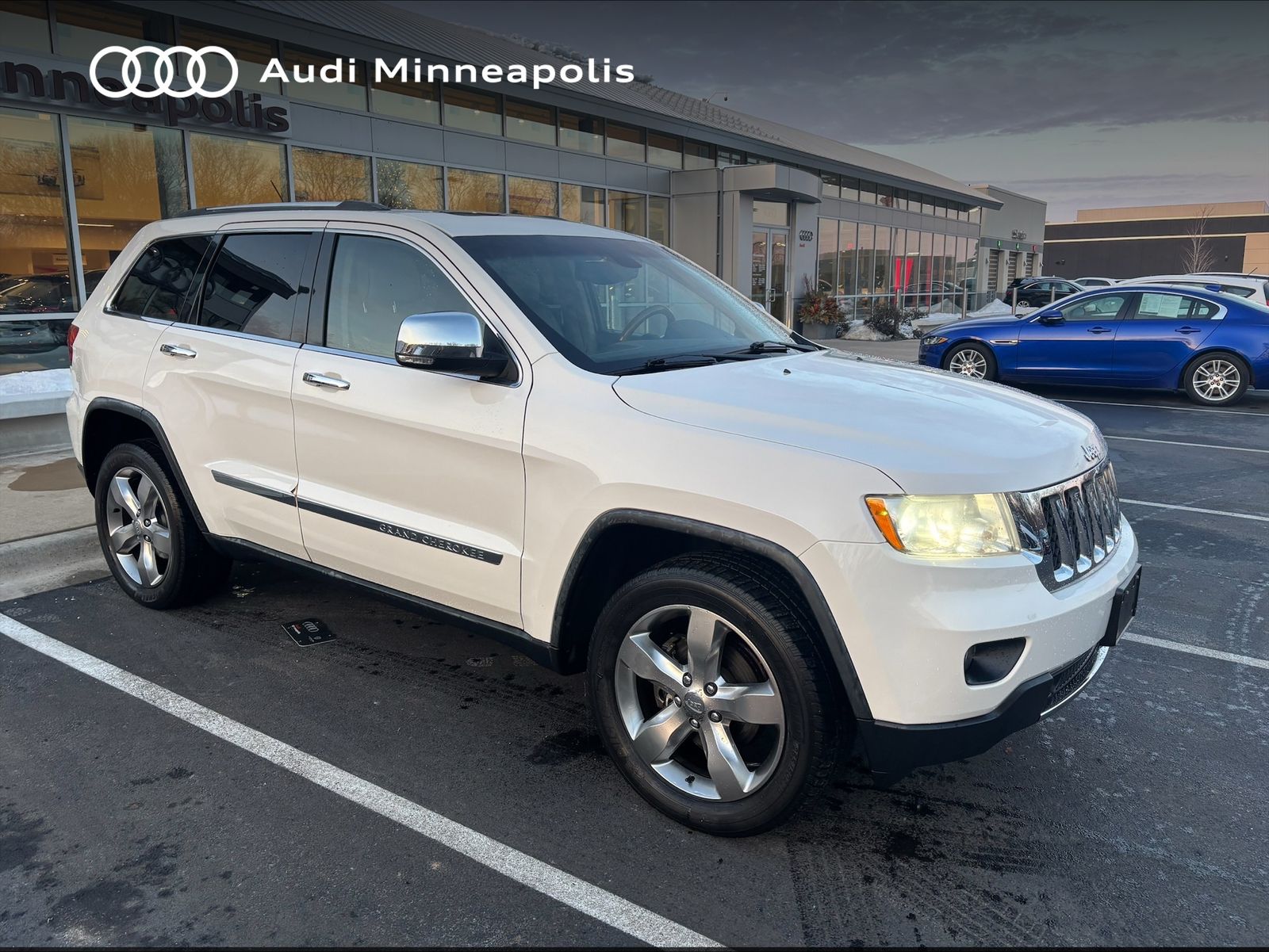 Thumbnail: 2011 Jeep Grand Cherokee - 25