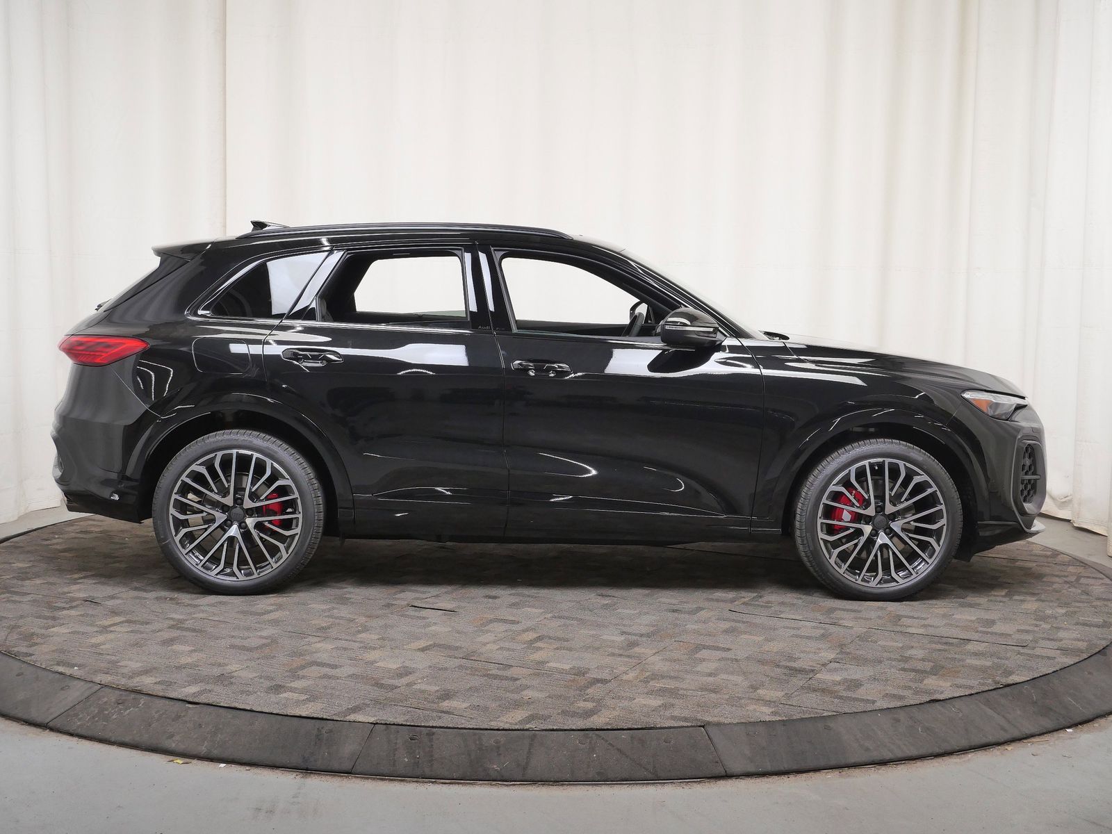 Thumbnail: 2026 Audi SQ5 - 7