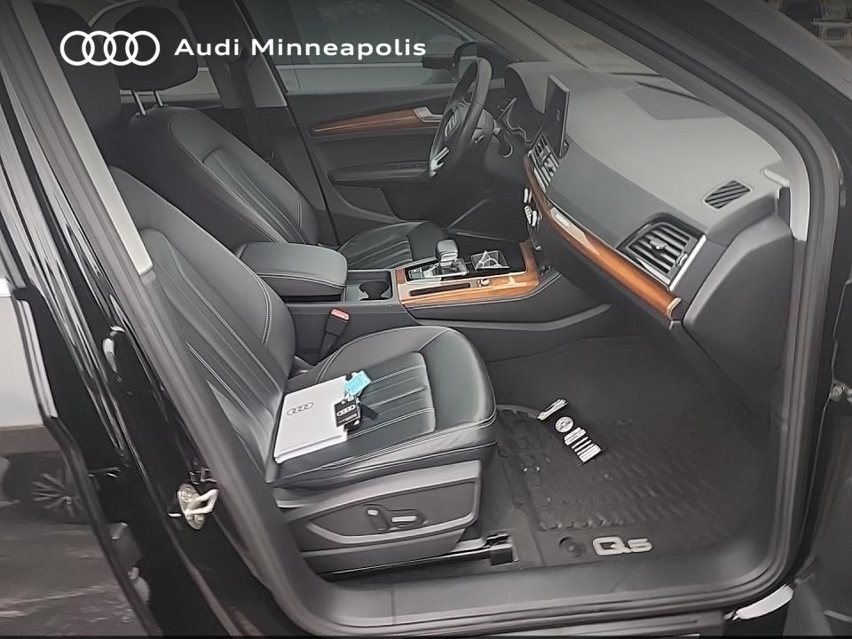 Thumbnail: 2023 Audi Q5 - 12