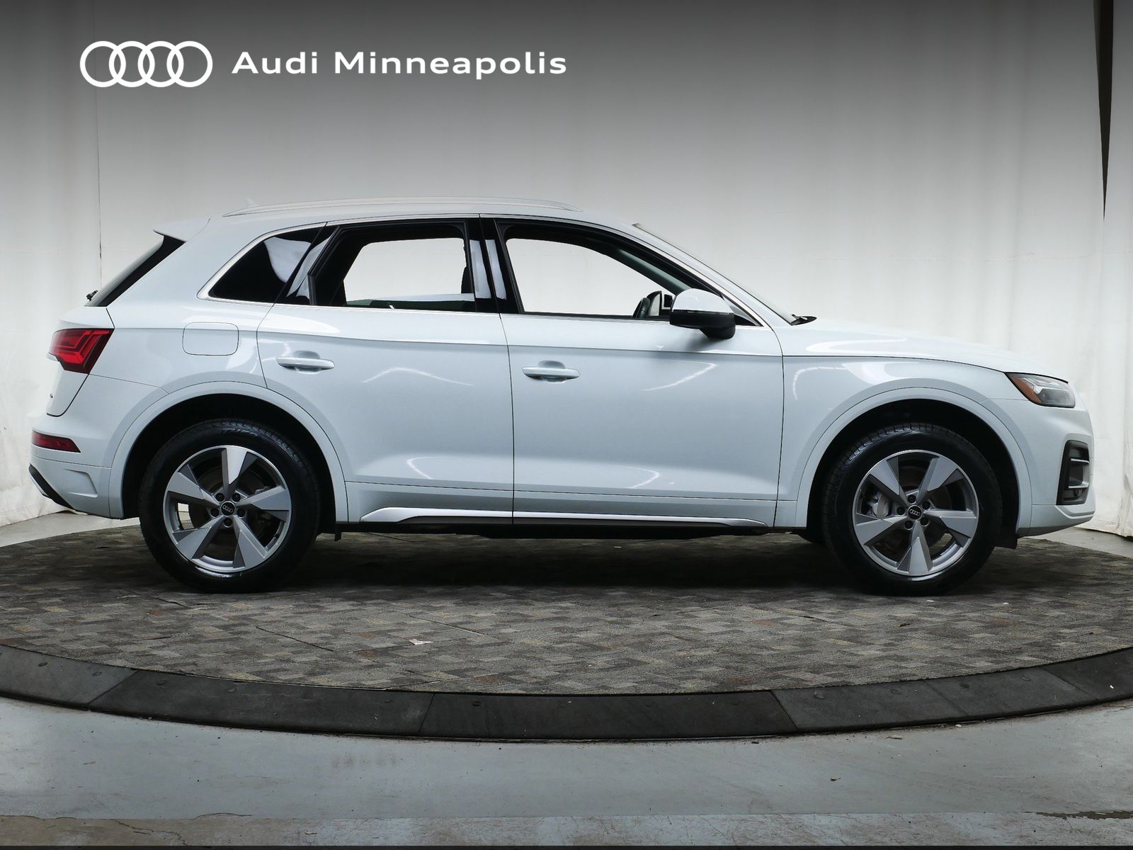 Thumbnail: 2023 Audi Q5 - 9