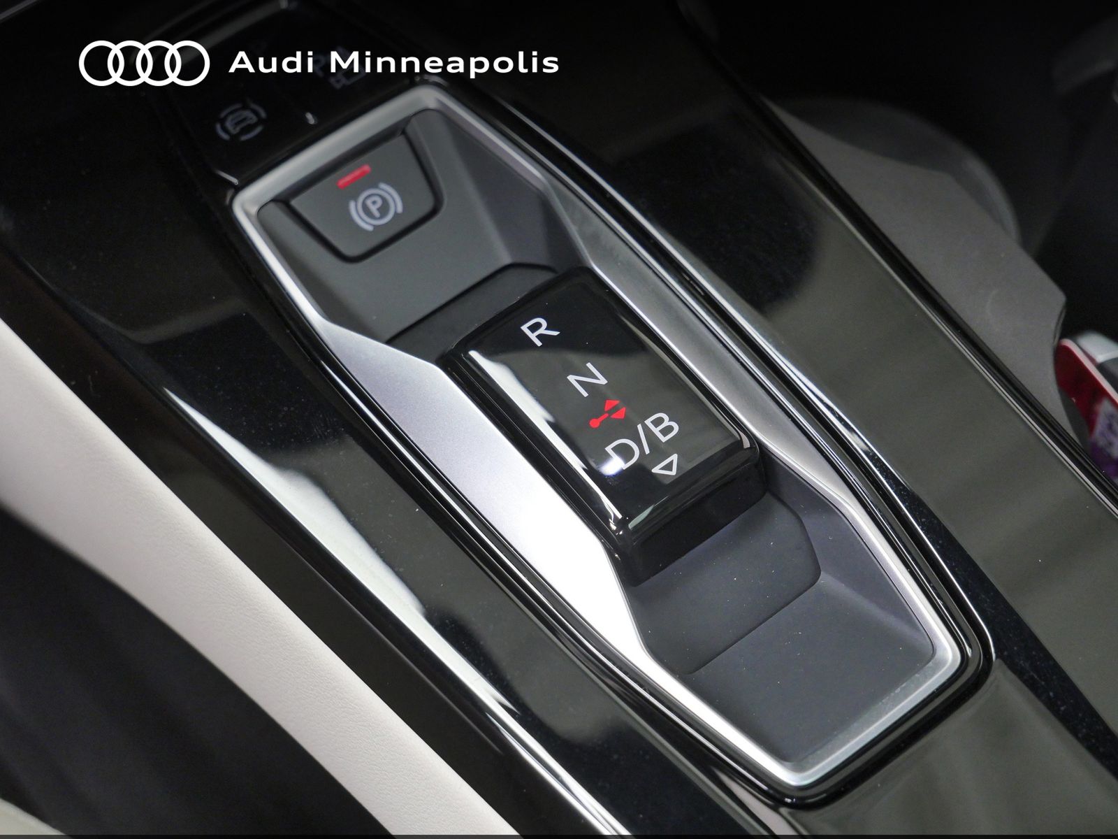 Thumbnail: 2025 Audi Q6 e-tron - 27