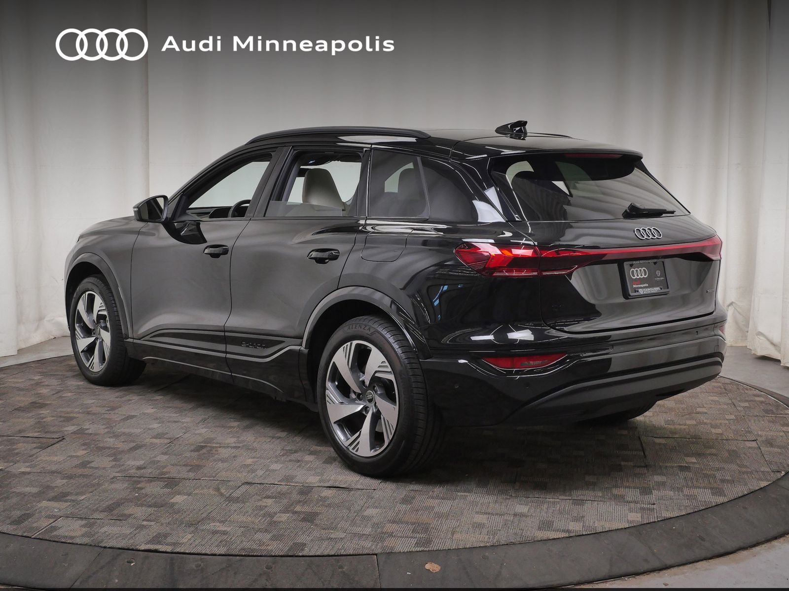 Thumbnail: 2025 Audi Q6 e-tron - 3