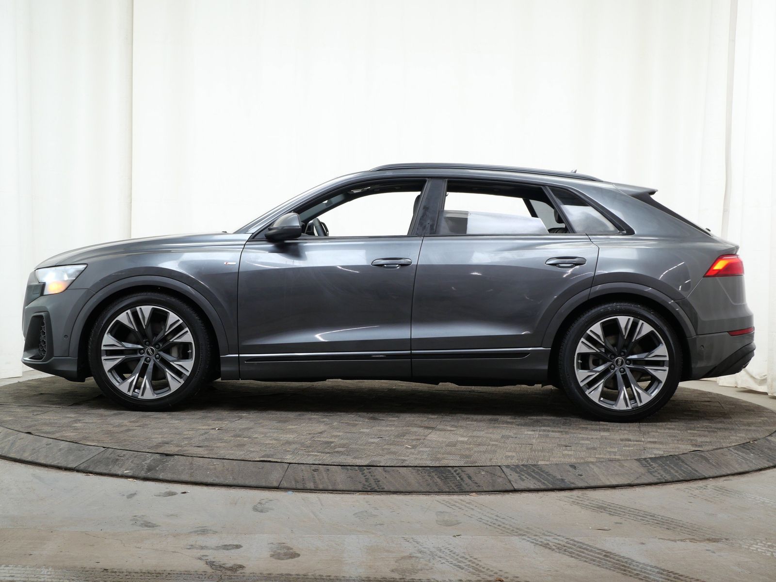 Thumbnail: 2026 Audi Q8 - 3