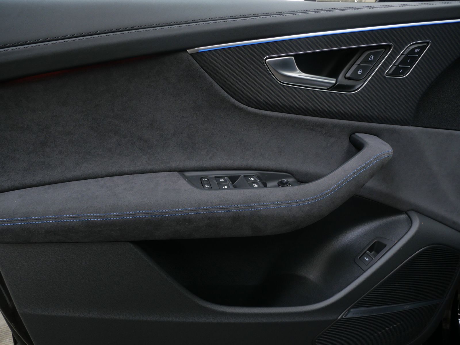 Thumbnail: 2026 Audi RS Q8 - 11