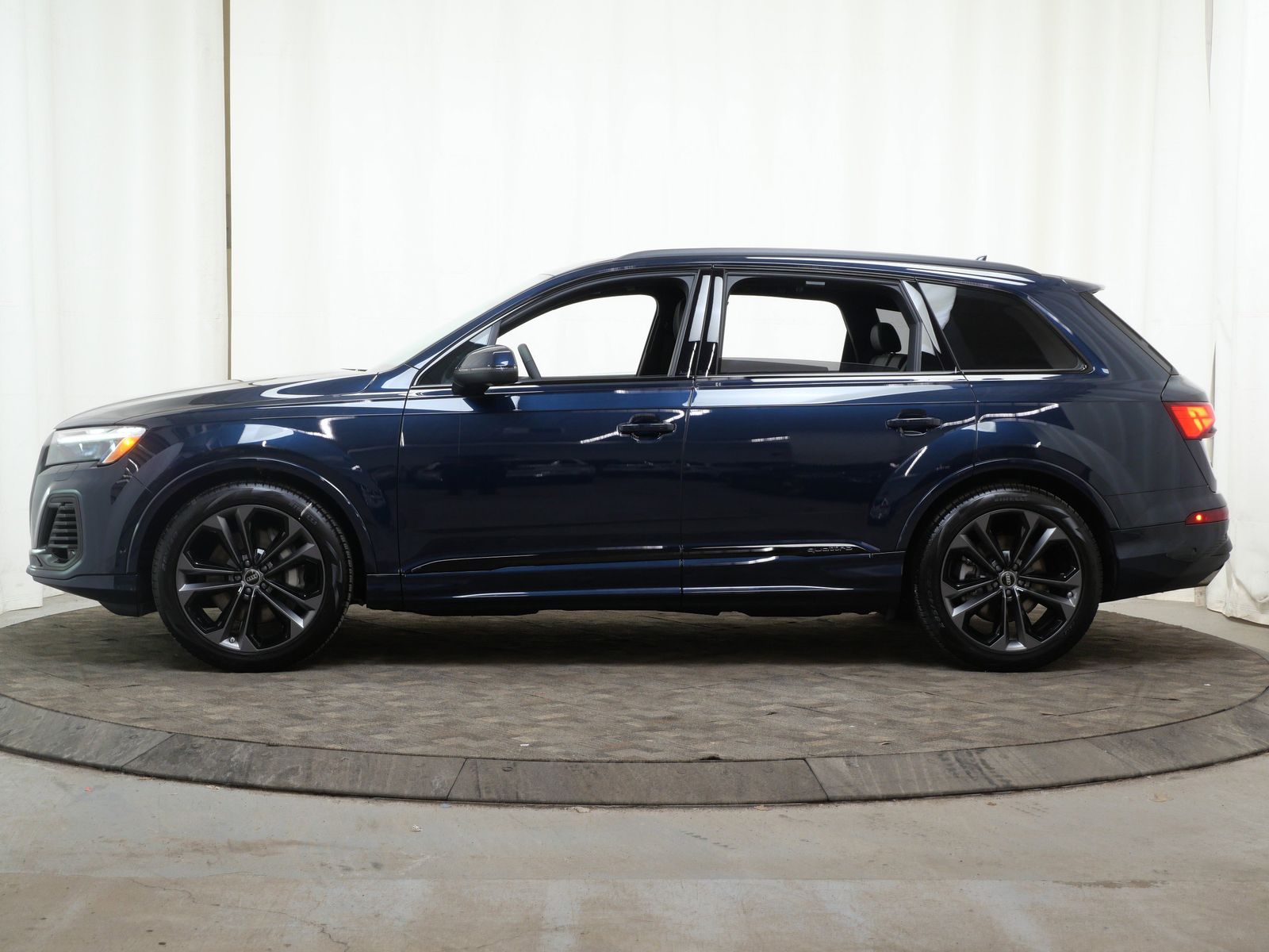 Thumbnail: 2026 Audi Q7 - 3