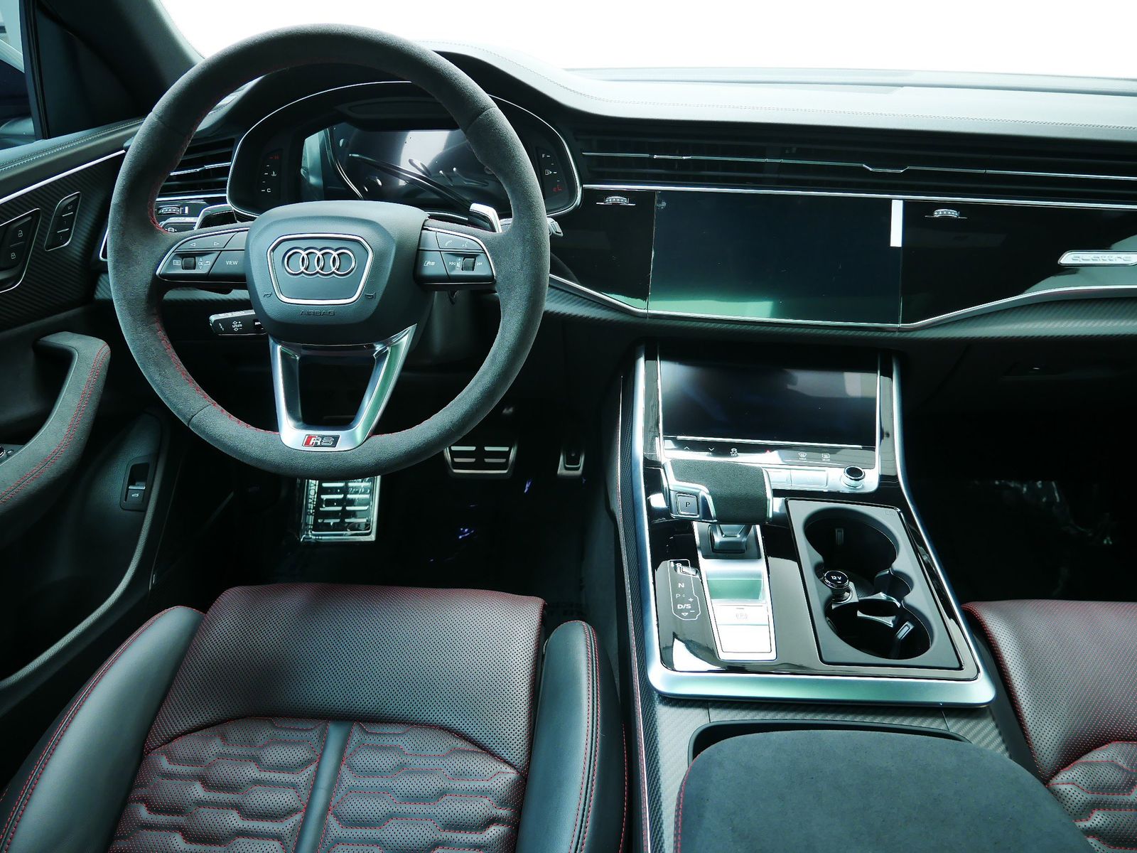 Thumbnail: 2025 Audi RS Q8 - 11