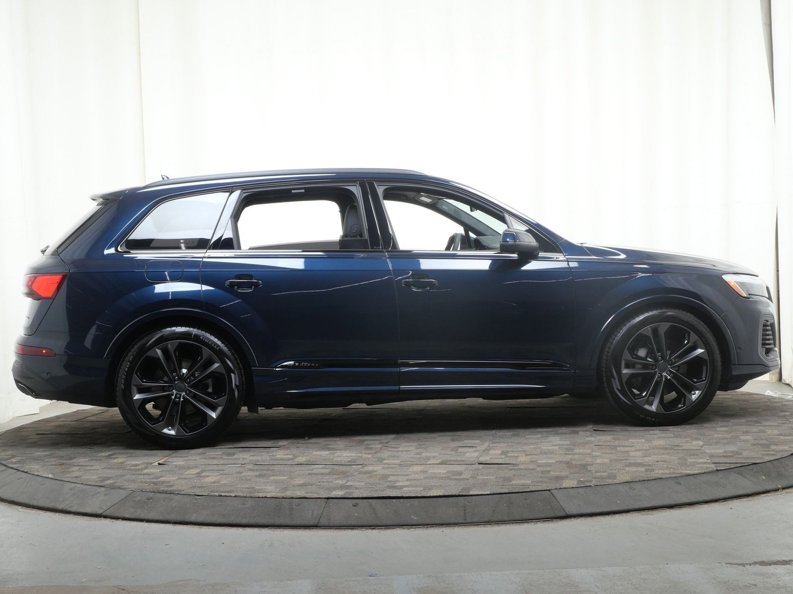 Thumbnail: 2026 Audi Q7 - 7