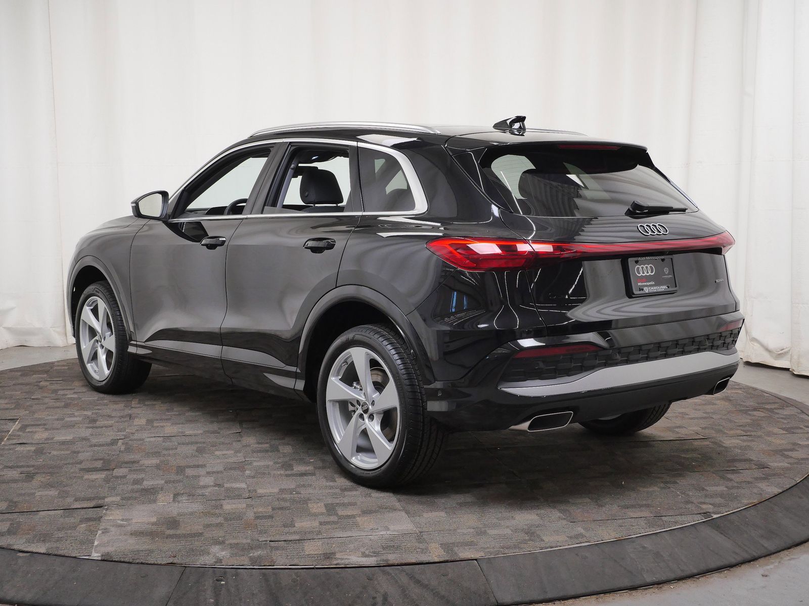 Thumbnail: 2026 Audi Q5 - 4
