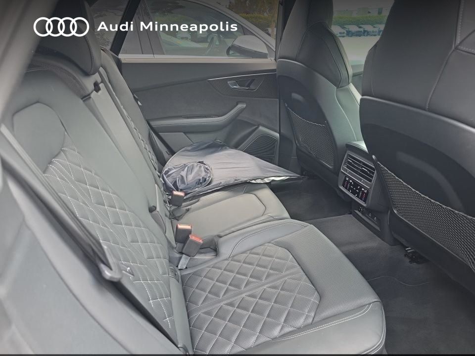 Thumbnail: 2023 Audi SQ8 - 17