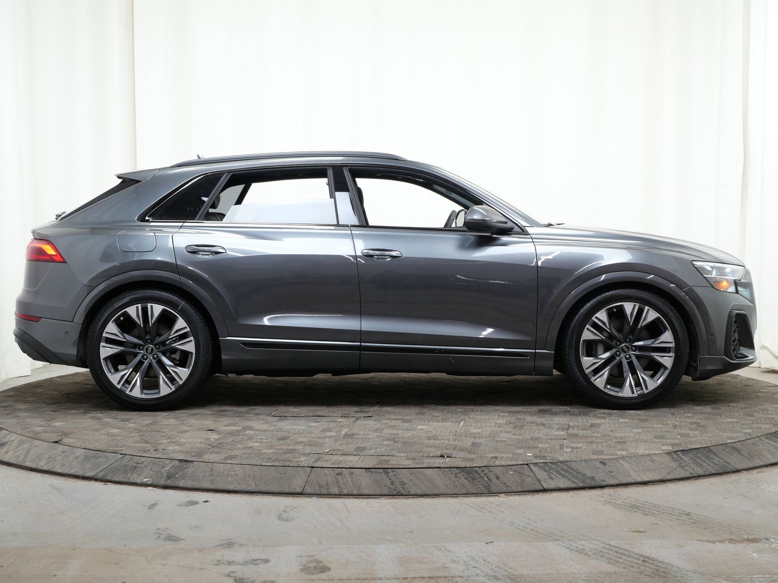 Thumbnail: 2026 Audi Q8 - 7