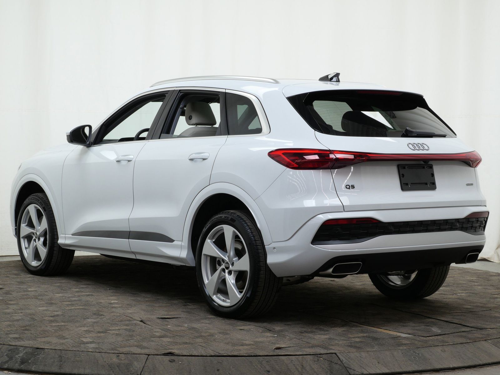 Thumbnail: 2025 Audi Q5 - 3