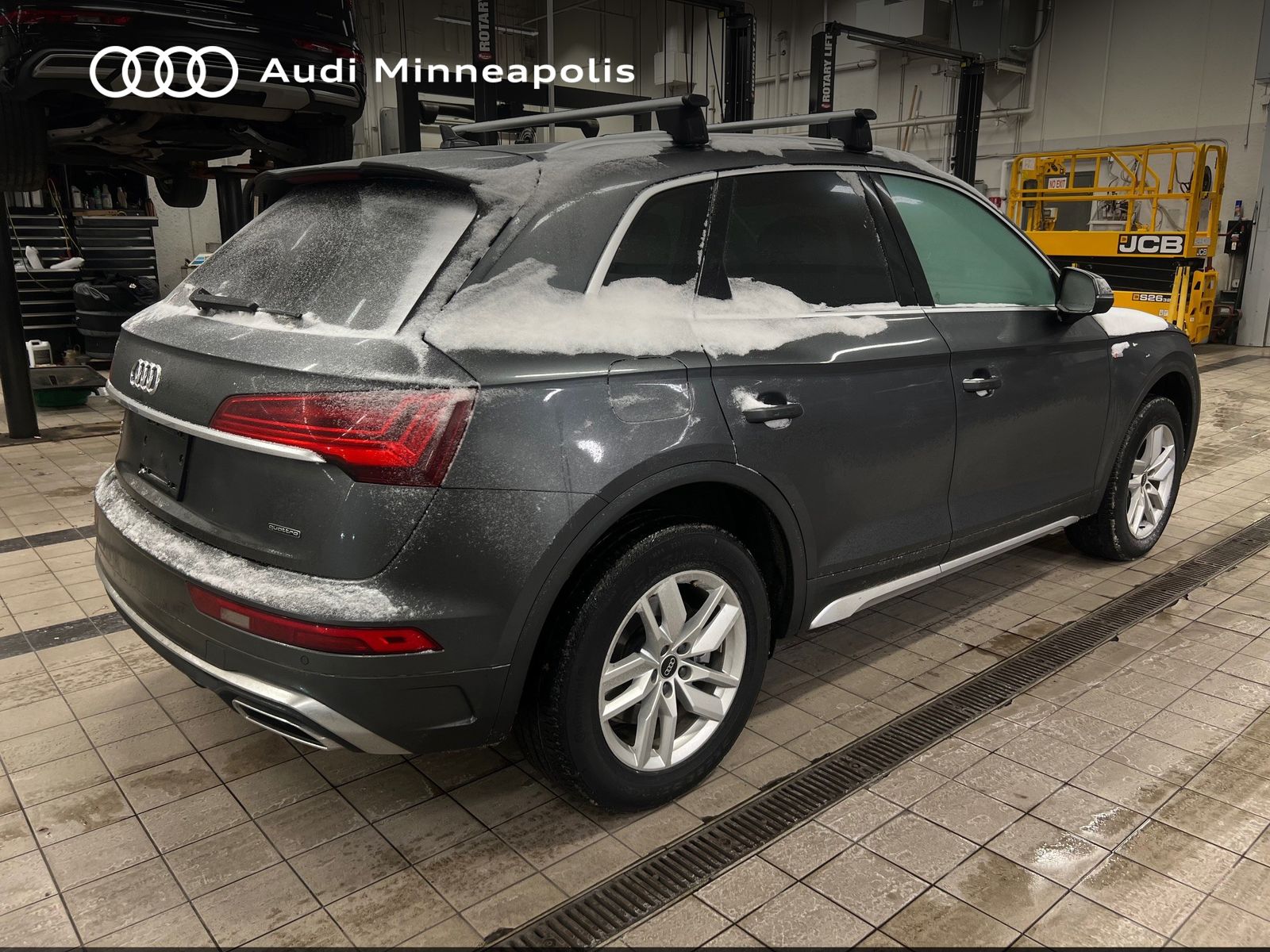 Thumbnail: 2023 Audi Q5 - 10