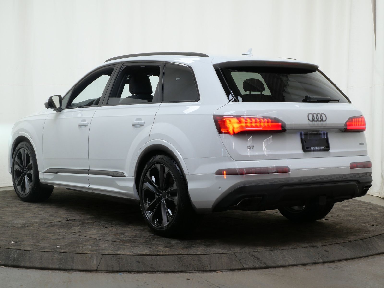 Thumbnail: 2026 Audi Q7 - 4