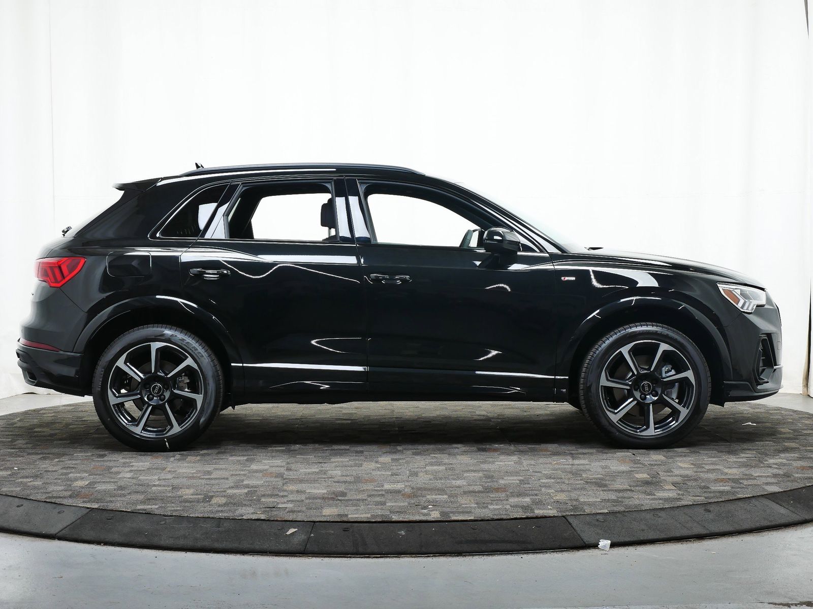 Thumbnail: 2025 Audi Q3 - 7