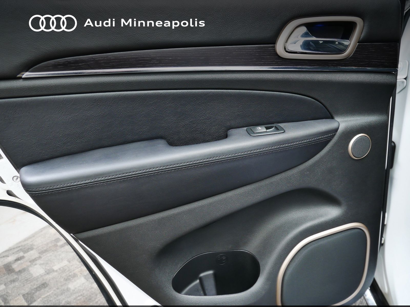 Thumbnail: 2016 Jeep Grand Cherokee - 14