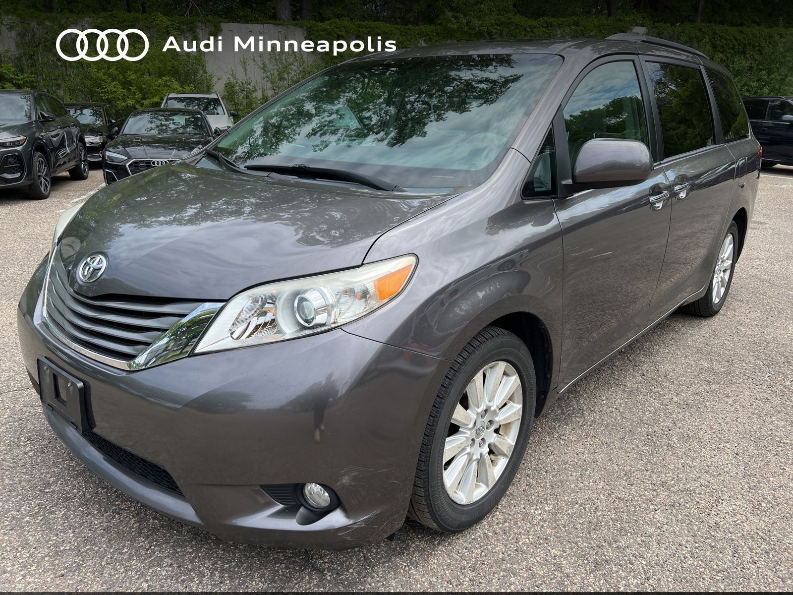 2013 Toyota Sienna Limited -
                  Golden Valley, MN