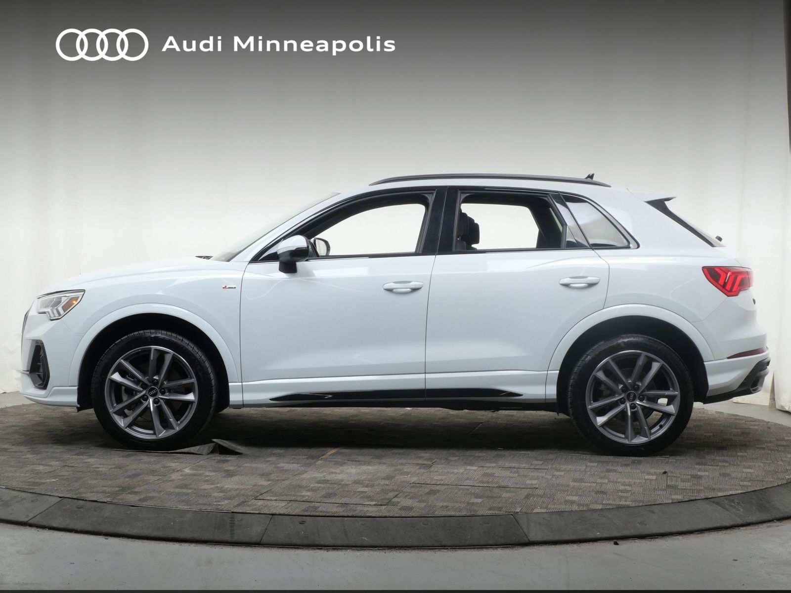 Thumbnail: 2022 Audi Q3 - 3