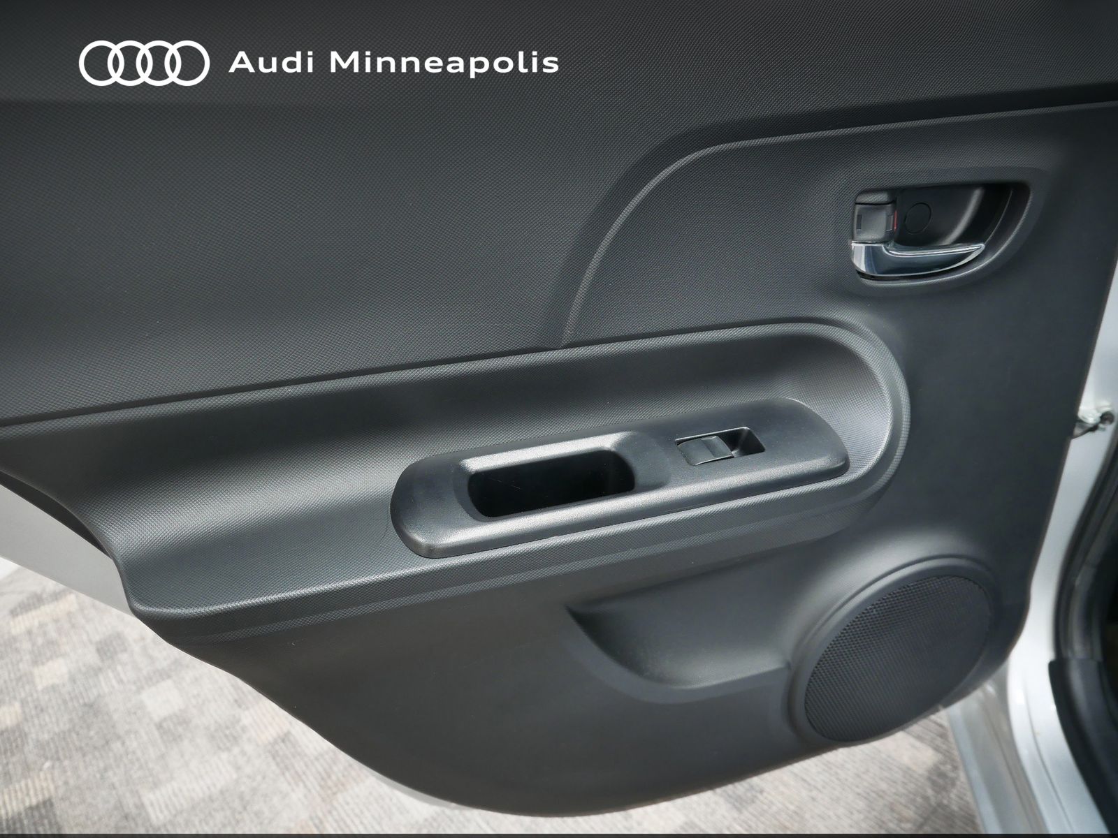 Thumbnail: 2015 Toyota Prius c - 14