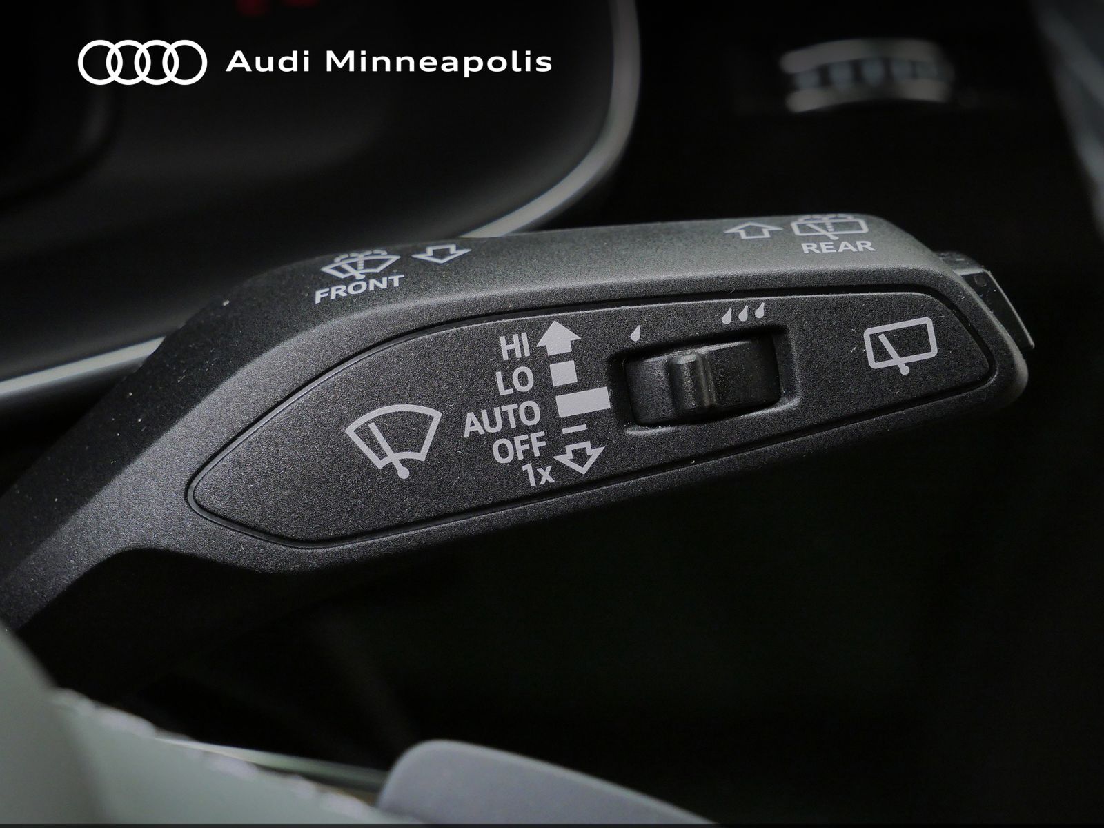 Thumbnail: 2023 Audi Q8 - 32