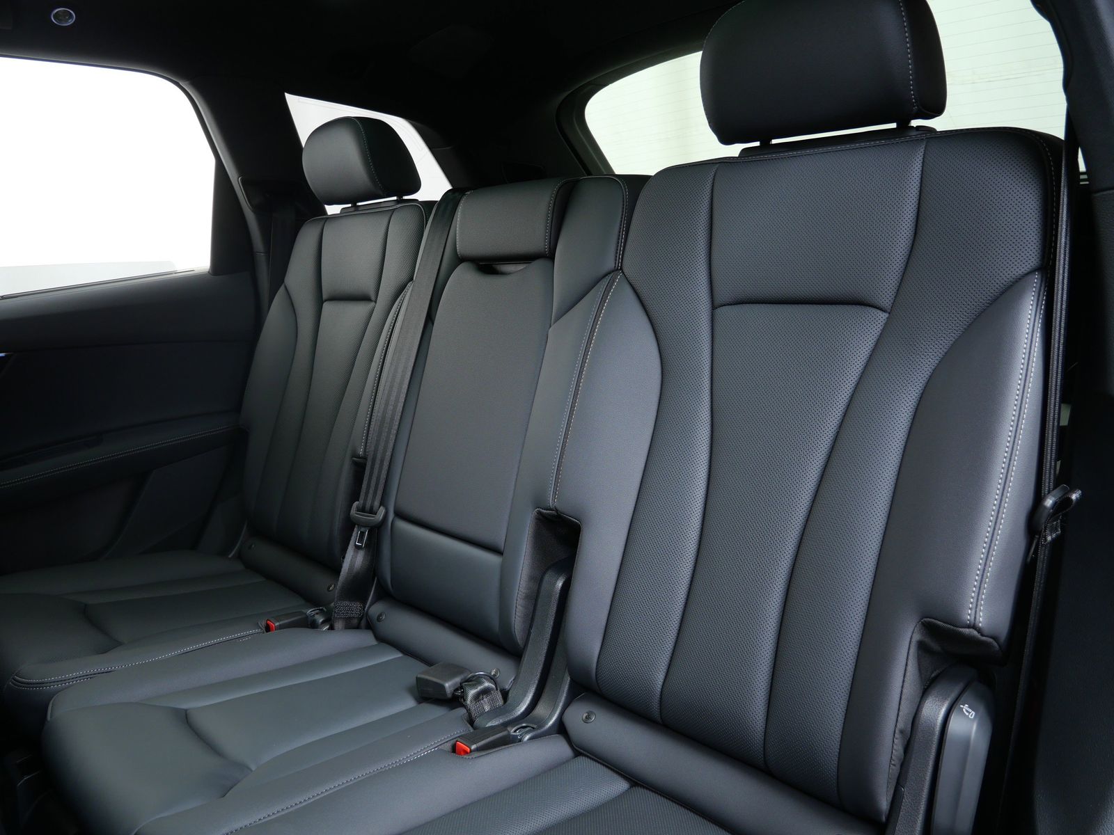 Thumbnail: 2026 Audi Q7 - 12