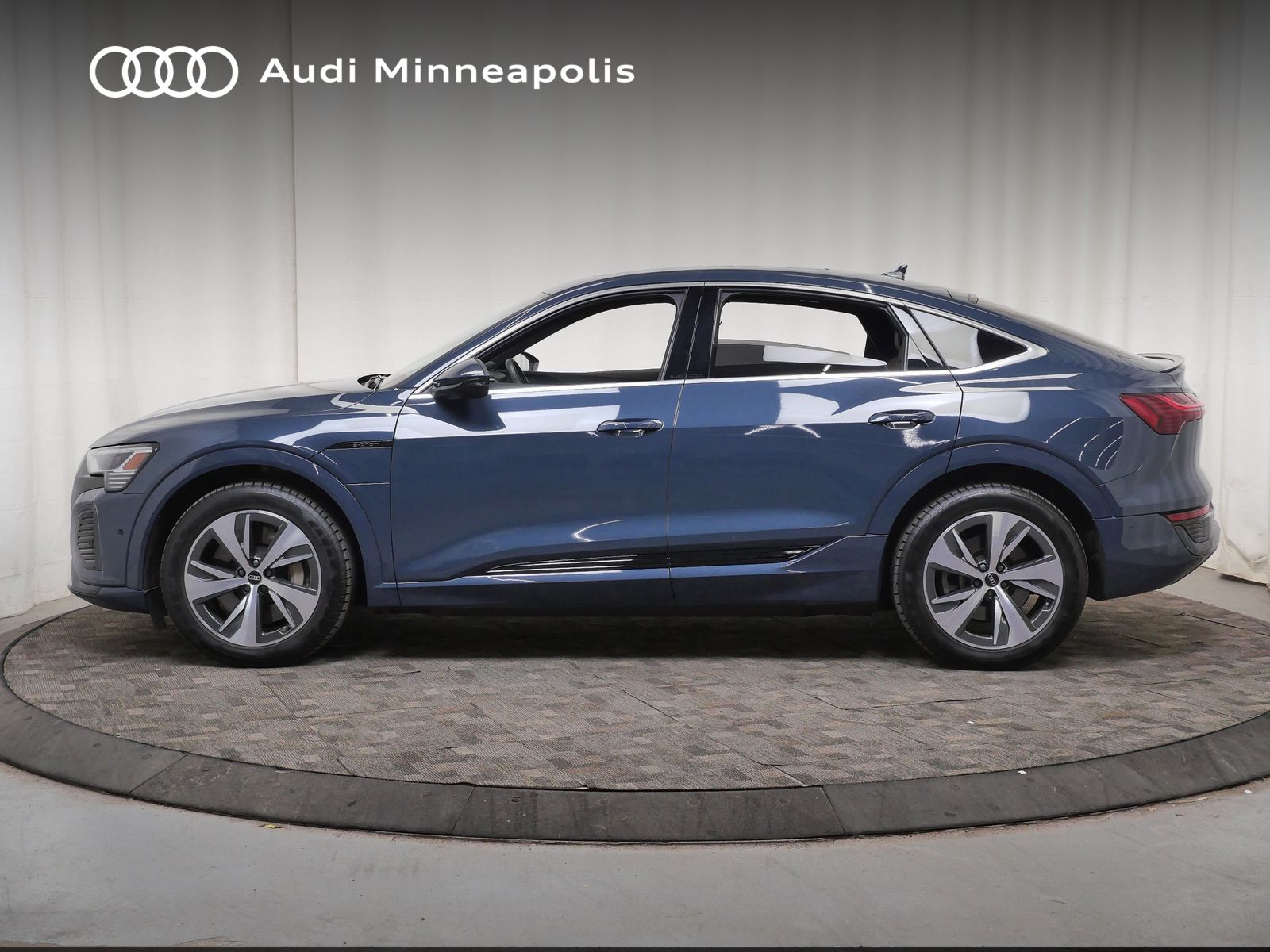 Thumbnail: 2024 Audi Q8 e-tron - 3