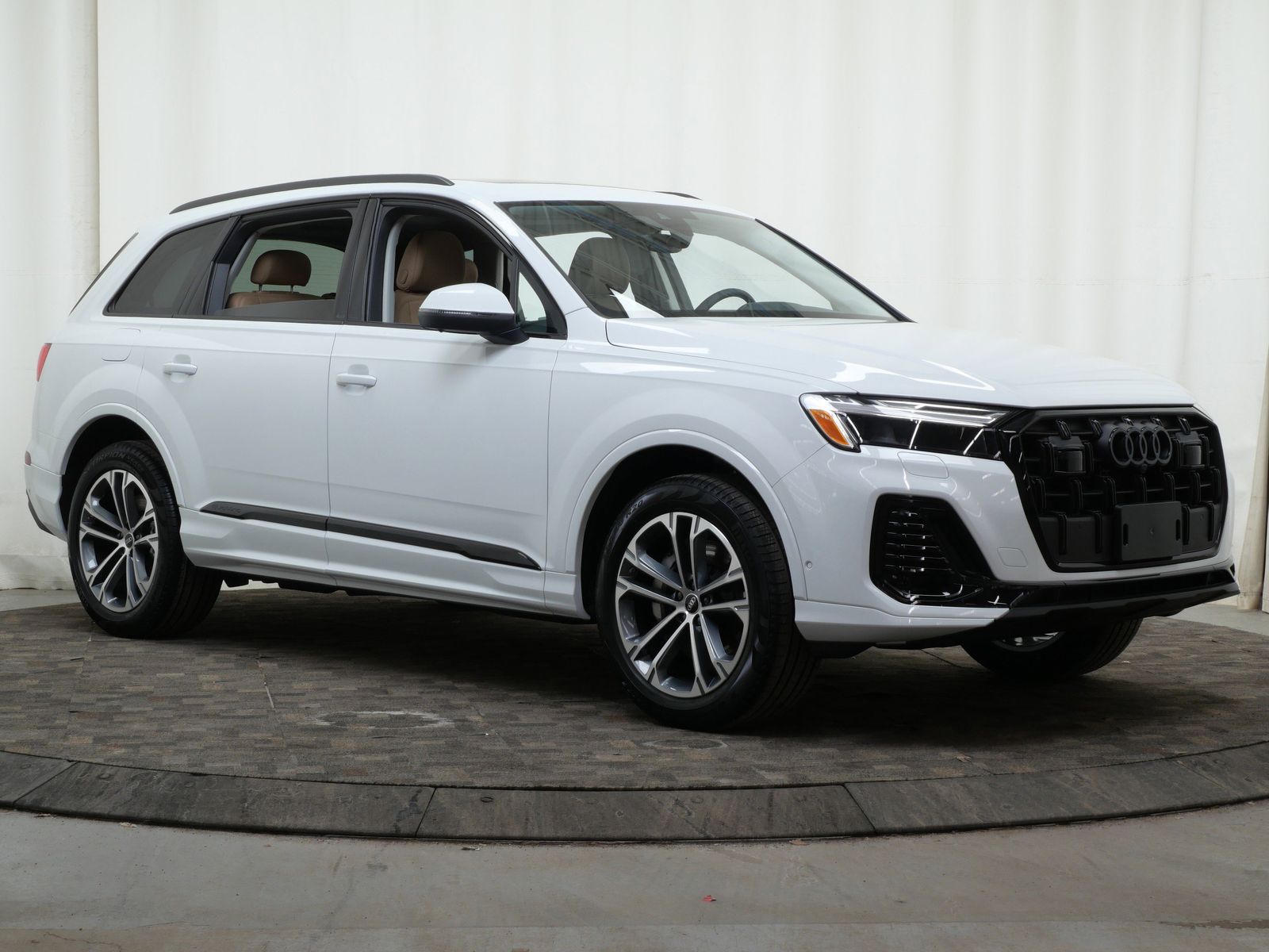 Thumbnail: 2026 Audi Q7 - 8