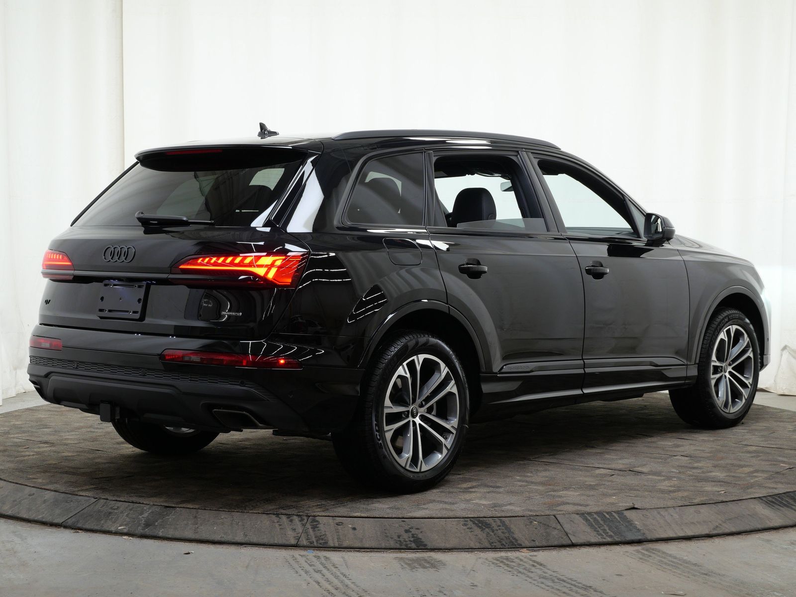 Thumbnail: 2026 Audi Q7 - 6