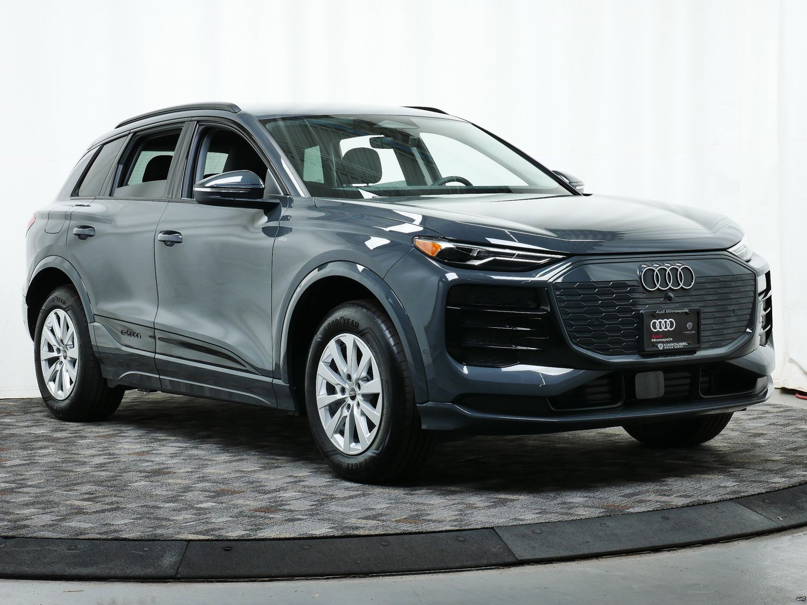 Thumbnail: 2025 Audi Q6 e-tron - 8