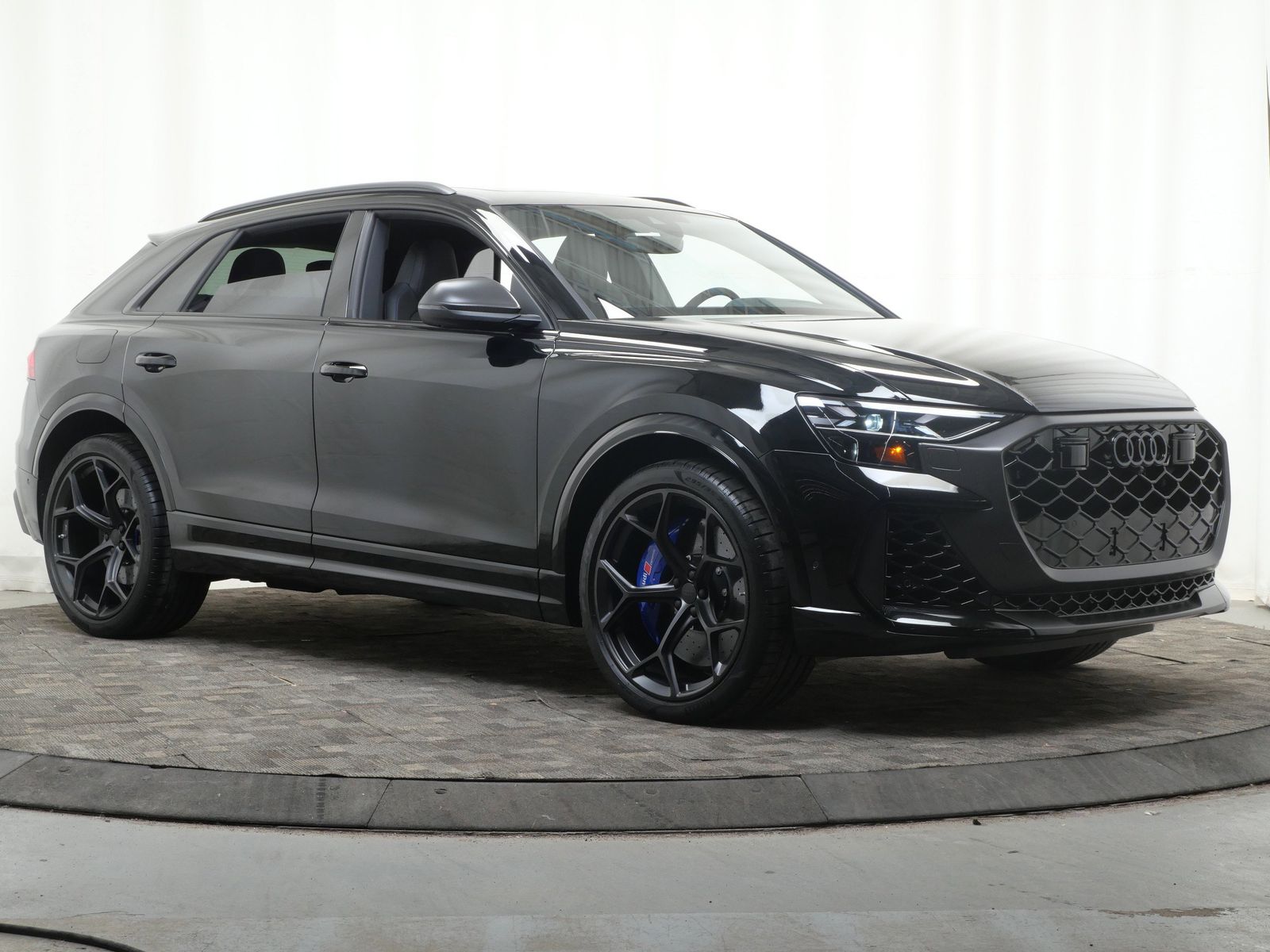 Thumbnail: 2026 Audi RS Q8 - 8