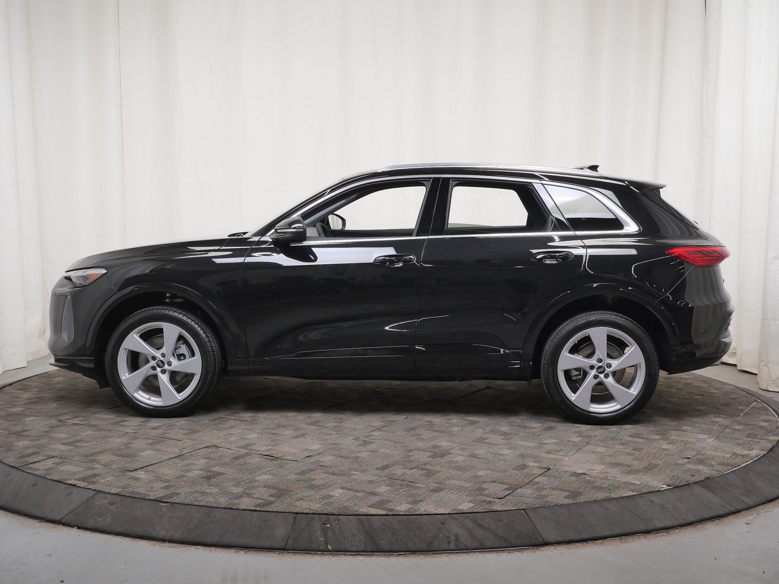 Thumbnail: 2026 Audi Q5 - 3