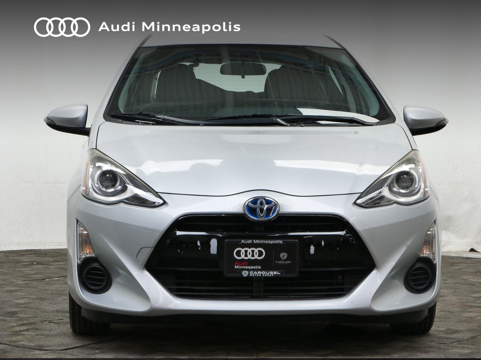 Thumbnail: 2015 Toyota Prius c - 9