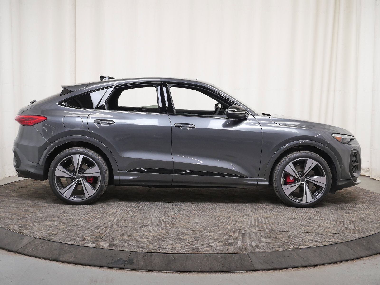 Thumbnail: 2026 Audi SQ5 - 7