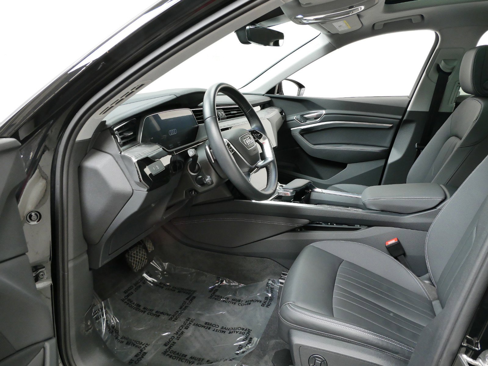 Used 2021 Audi e-tron Premium with VIN WA1AAAGE1MB023185 for sale in Minneapolis, Minnesota