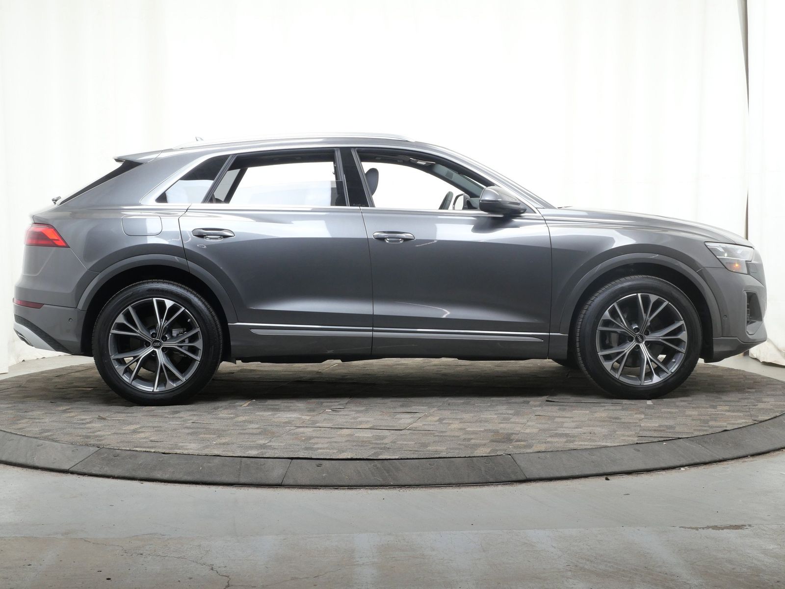 Thumbnail: 2026 Audi Q8 - 7