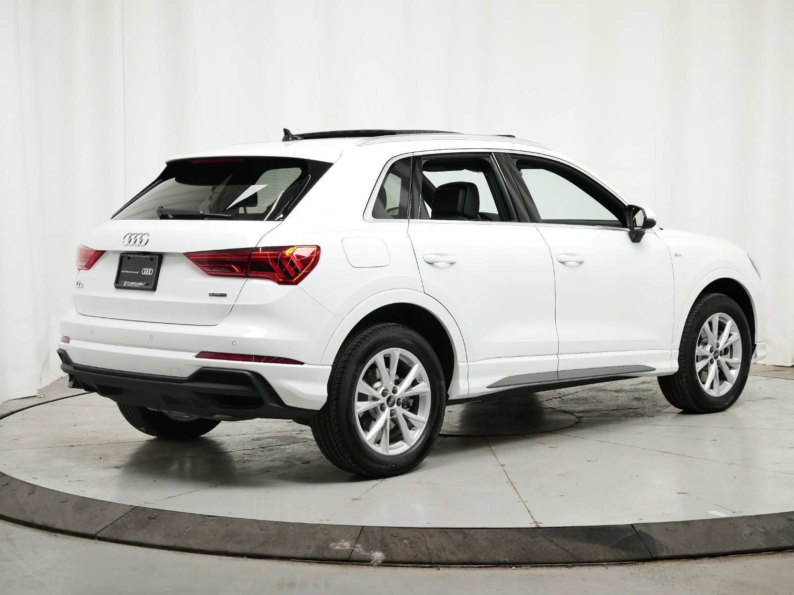 Thumbnail: 2023 Audi Q3 - 8