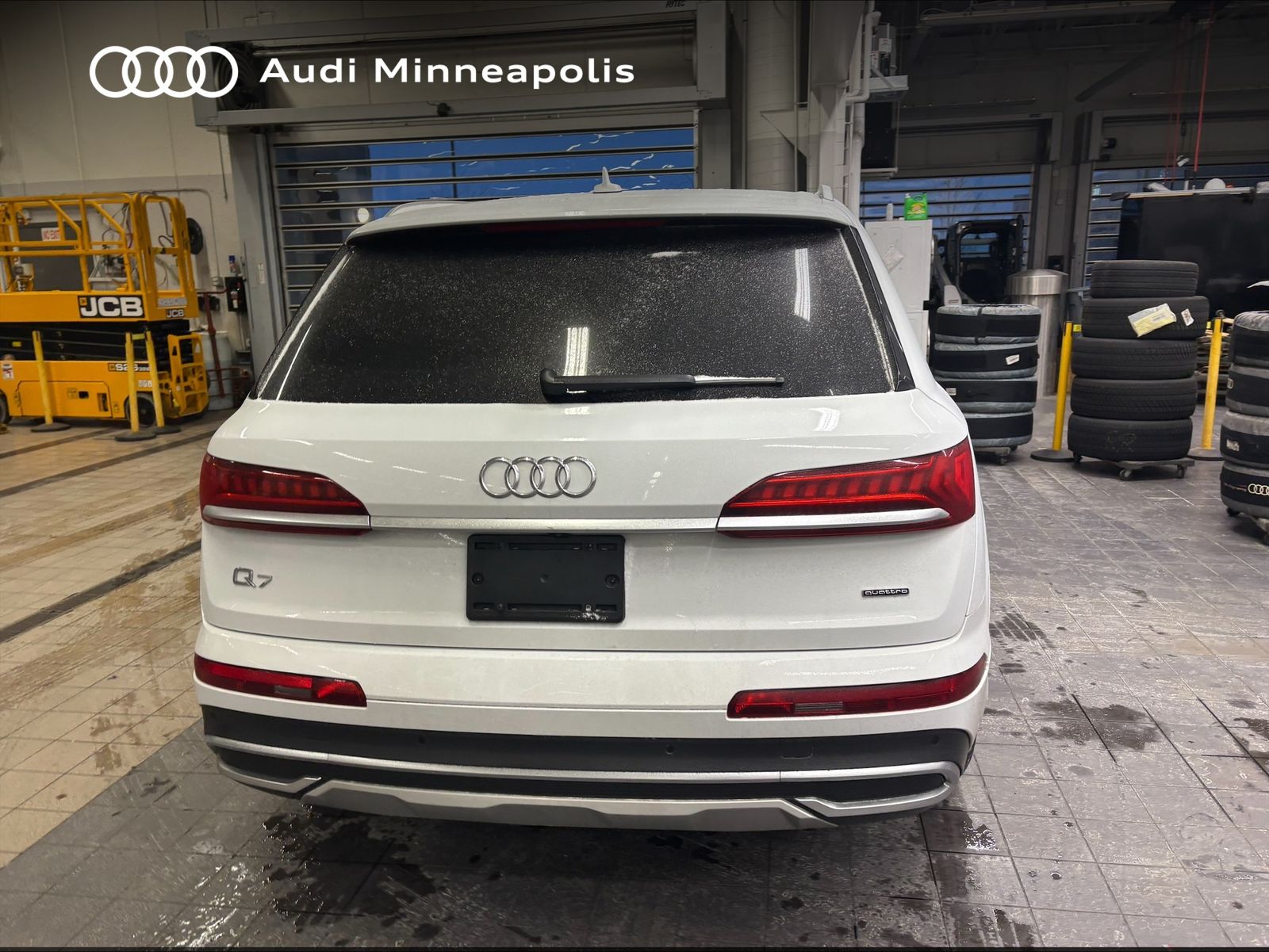 Thumbnail: 2023 Audi Q7 - 10