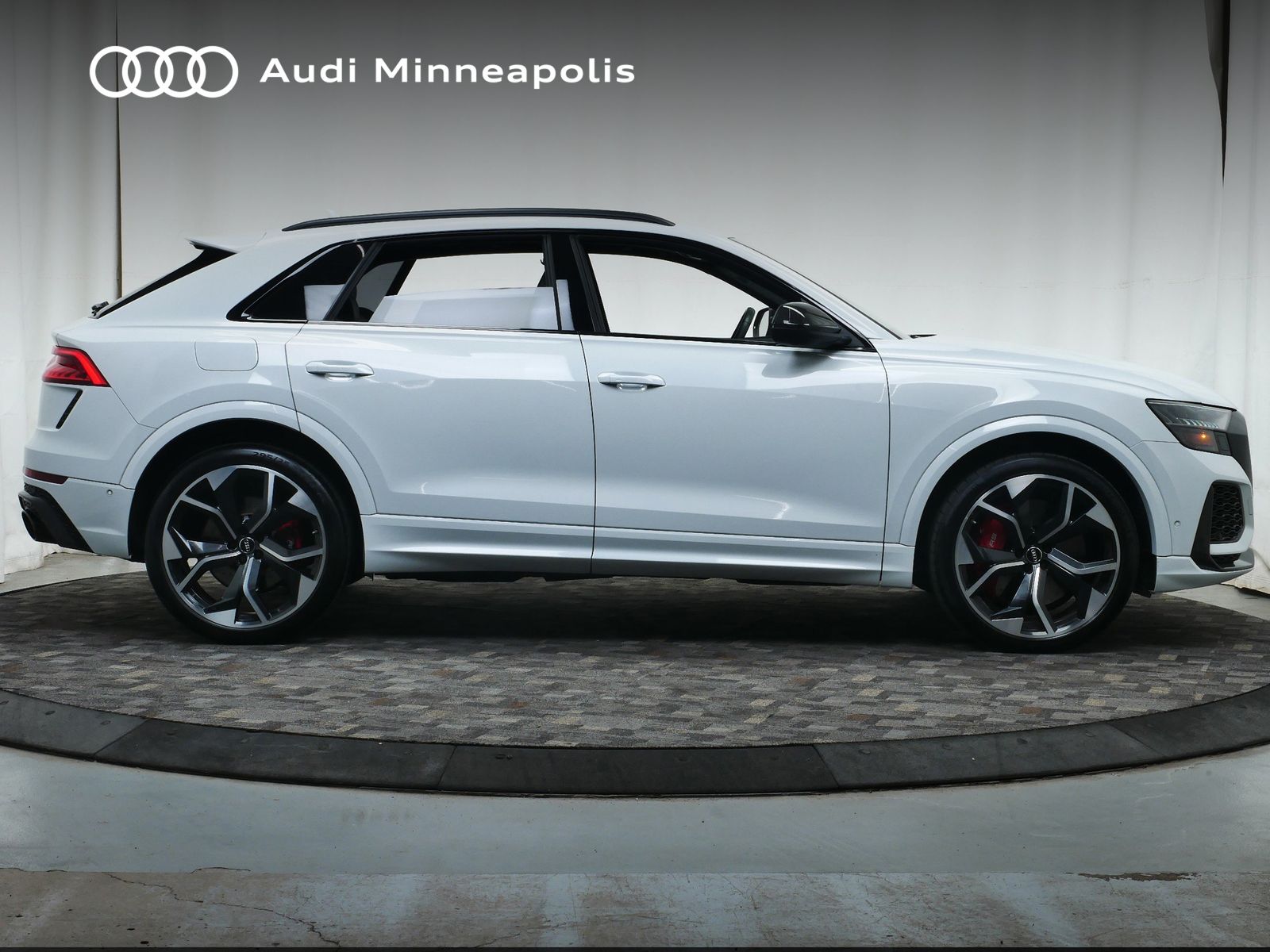 Thumbnail: 2020 Audi RS Q8 - 8