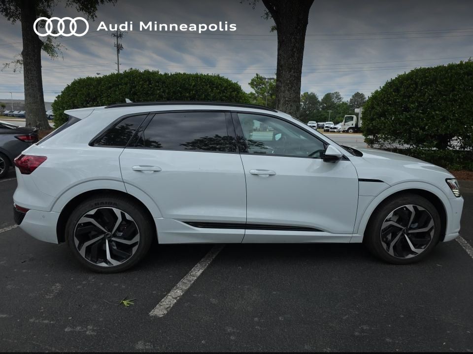 Thumbnail: 2024 Audi Q8 e-tron - 4