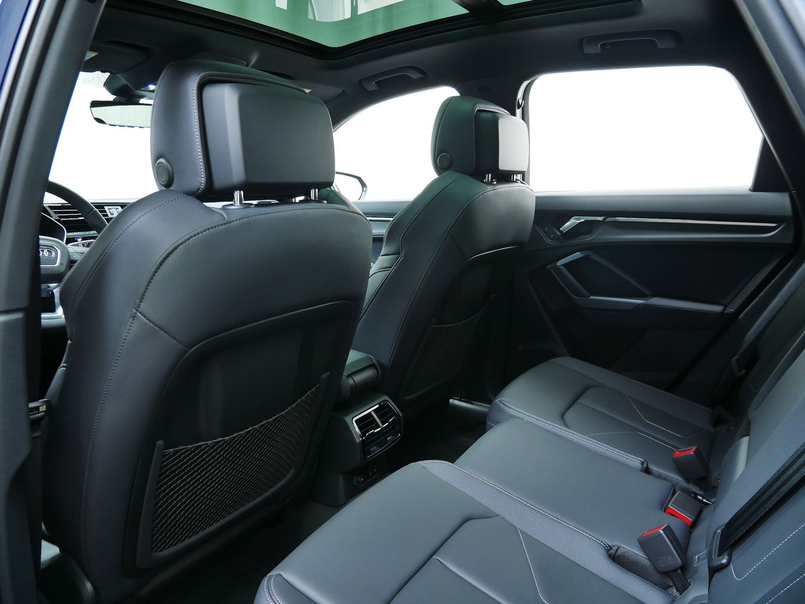 Thumbnail: 2025 Audi Q3 - 12